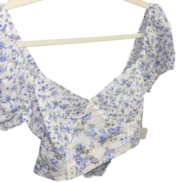 Altar'd State Blue and White Floral top - Picture 2 of 4
